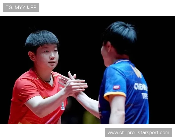 震撼瞬间:运动员的“逆天救球”激励全场 震撼瞬间:运动员的“逆天救球”激励全场